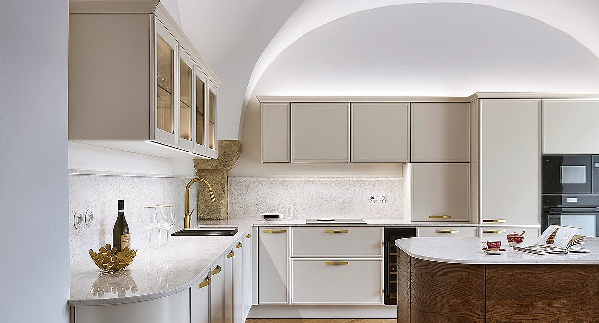 elegantni kuchyne na miru do zamku elegantni kuchyne na miru do zamku bila tmave drevo