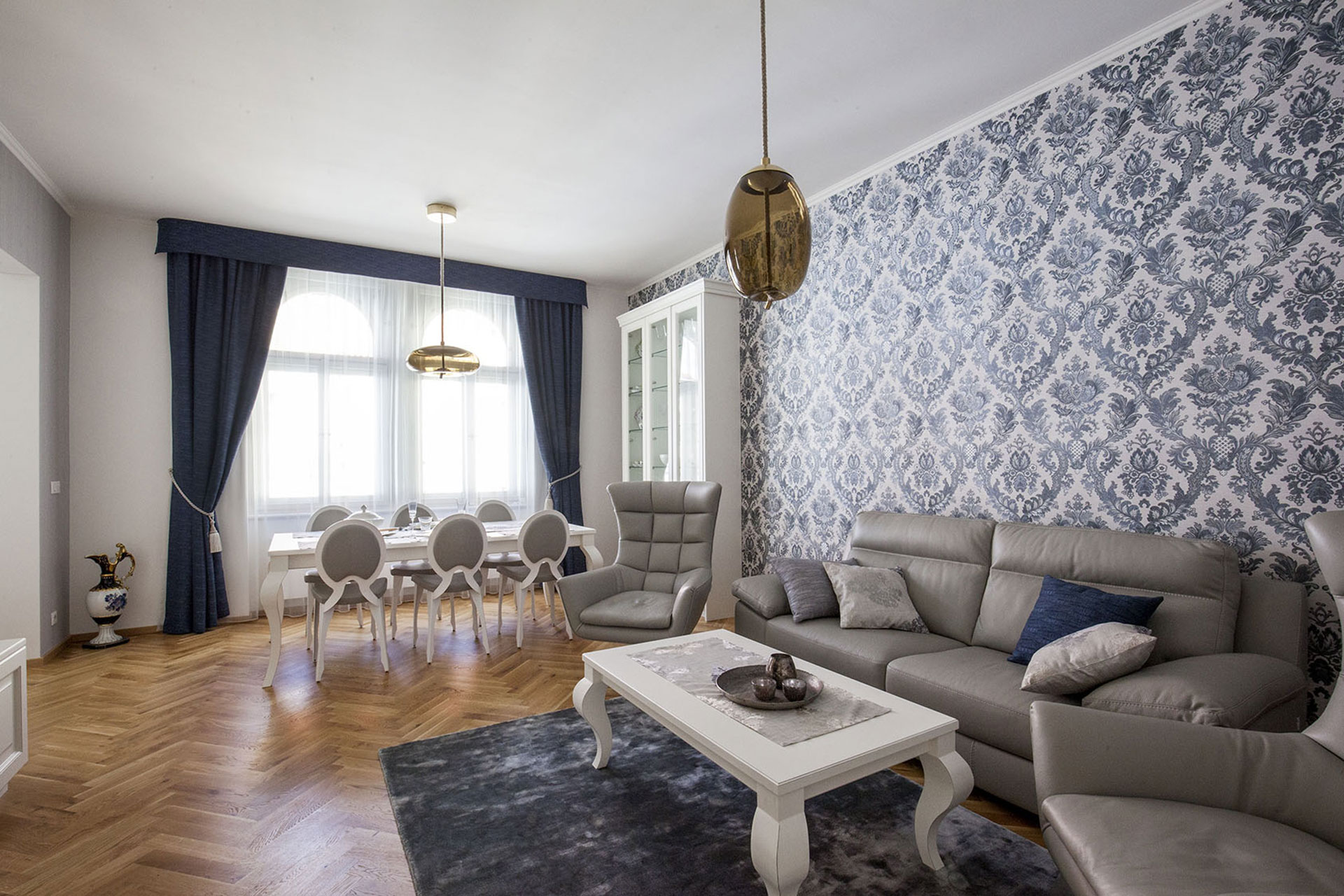 Hanák nábytek Realizace interiéru Rustikální styl Bílý lak patina